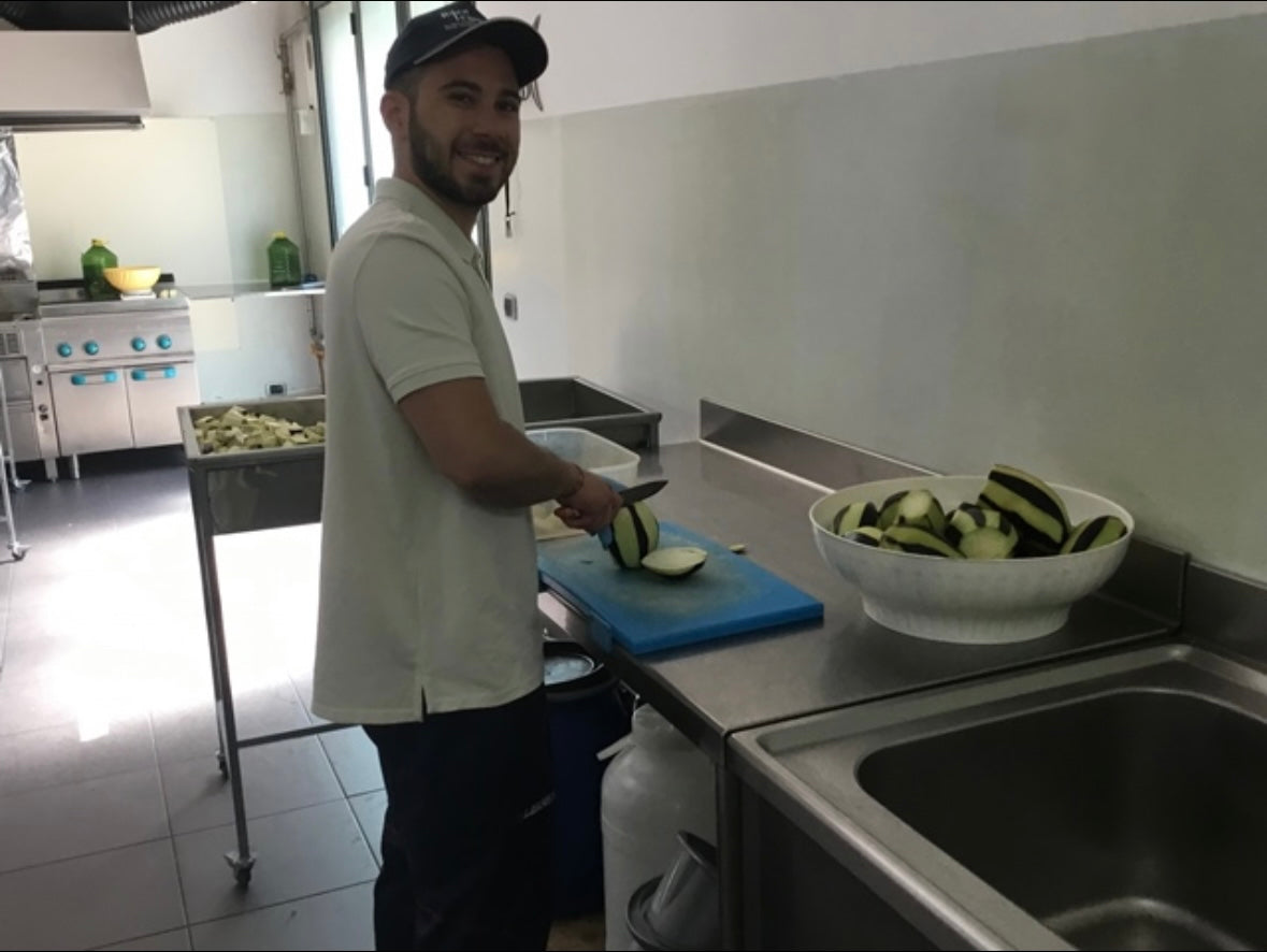 Un tuffo nell'Autentico Sapore di Sicilia: La Caponata Siciliana vo n MiTilSiciliano.com