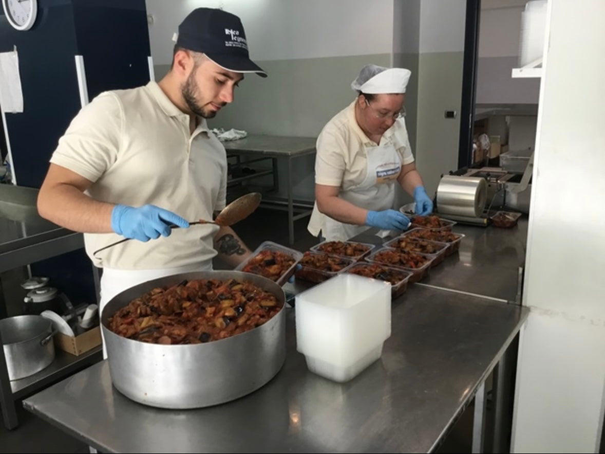 Un tuffo nell'Autentico Sapore di Sicilia: La Caponata Siciliana vo n MiTilSiciliano.com